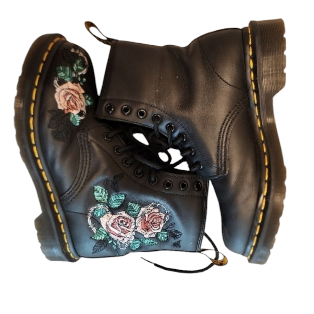 Preowned Floral Doc Martens boots size‎ 6